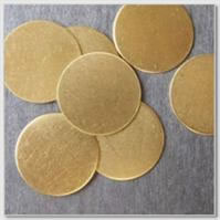 НИЗКИЙ латунь